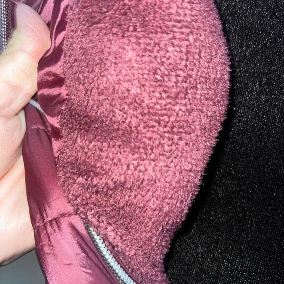 Snobbish maroon nylon full zip vest, women's size XL - Picture 7 of 7